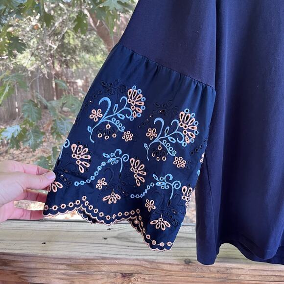 Chico's Women's Navy Embroidered Flare Sleeve Top Size 3 (XL) - Picture 4 of 6